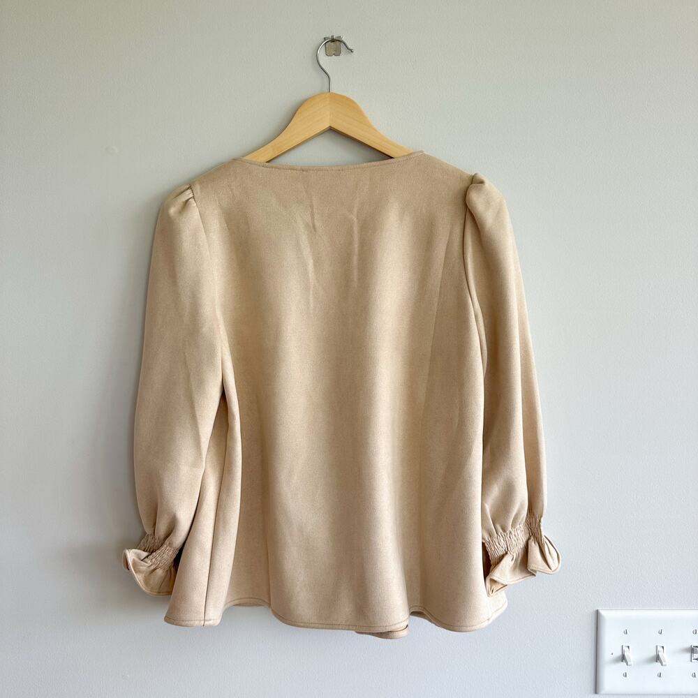 Tuckernuck Bone Suede Easton V-Neck Ruffles 3/4 Sleeve Blouse Cream S - Picture 4 of 10